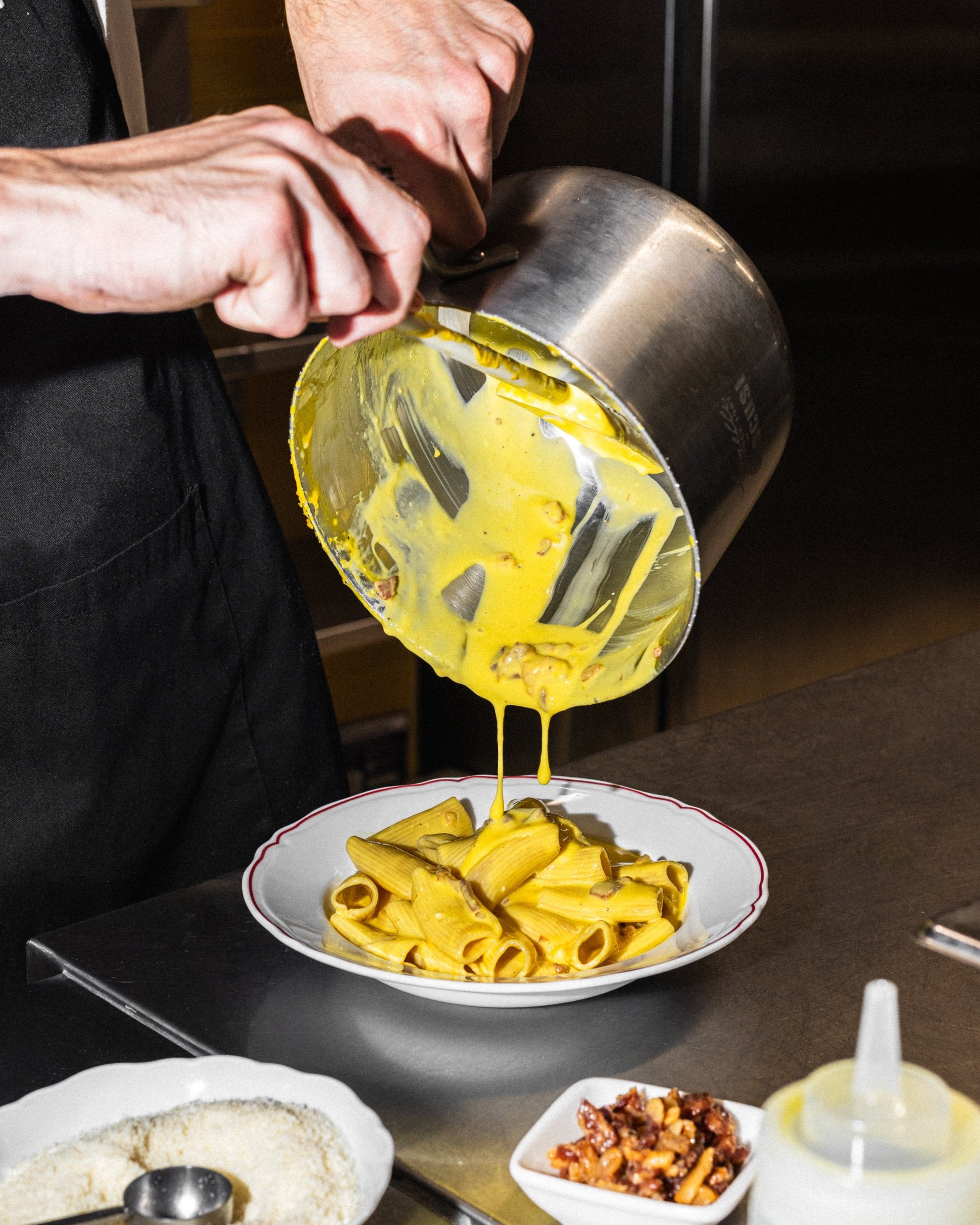 Carbonara con uova fresche e guanciale