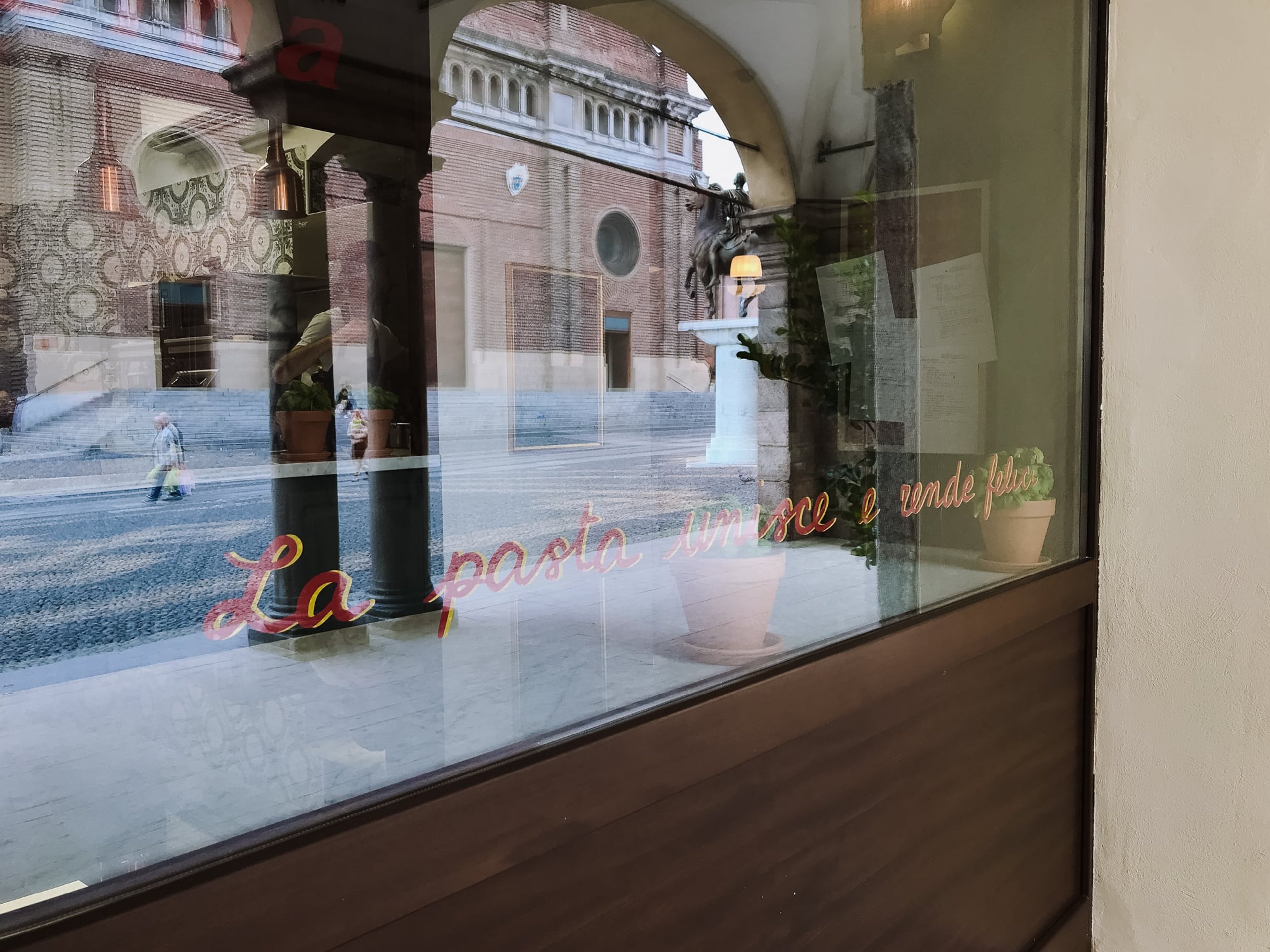 ristorante di pasta fresca a pavia piazza duomo