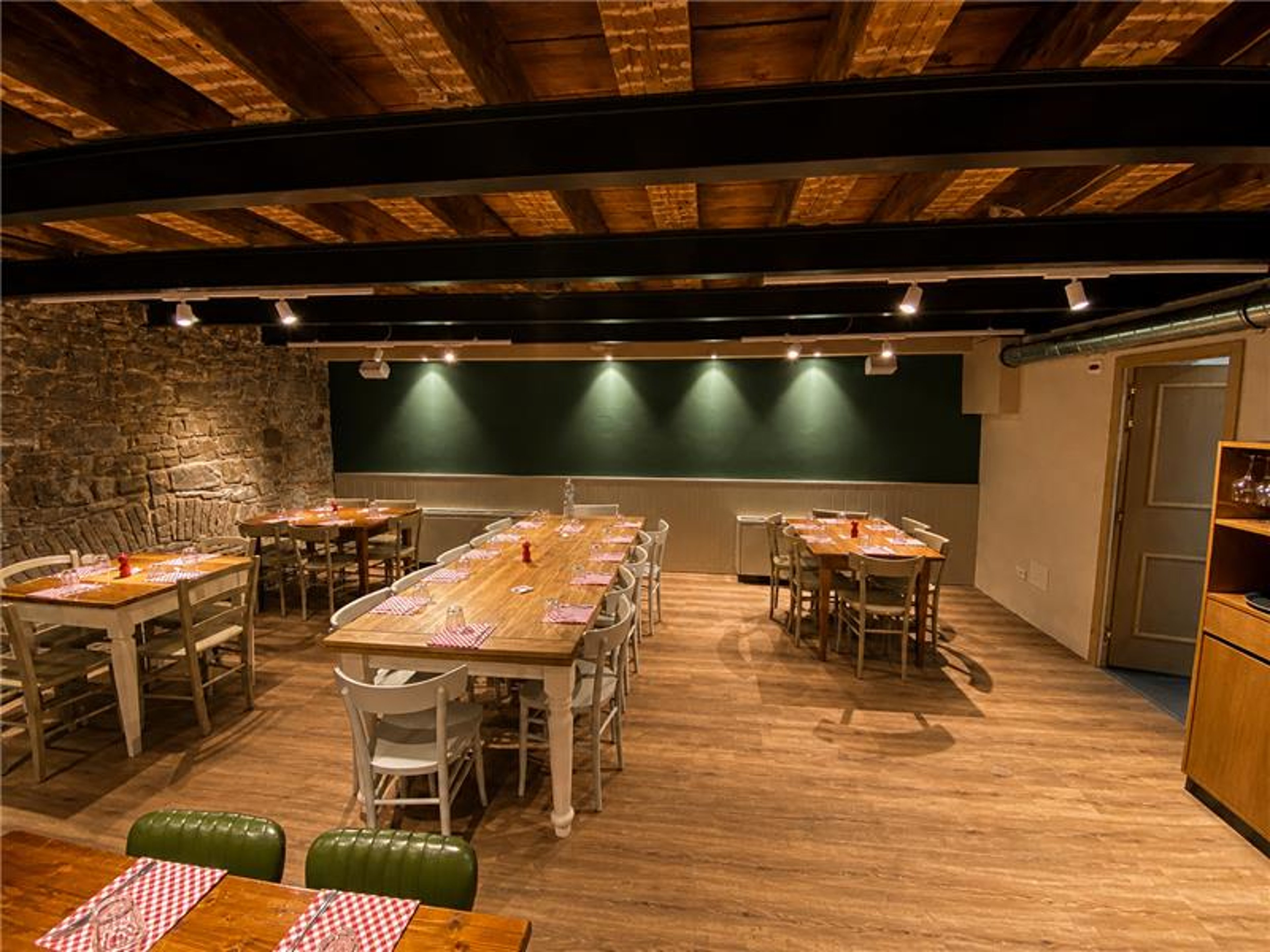 Interno ristorante miscusi trieste